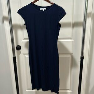 Women’s Velvet Torch Navy Blue fitted midi dress. Size. Medium.